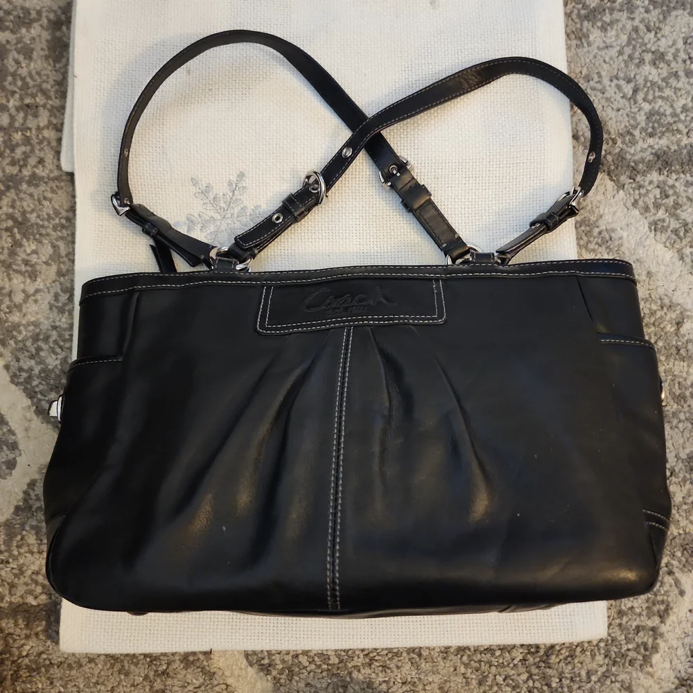 Coach Black Leather Pleated Shoulder Bag. F13759 - Picture 14 of 16